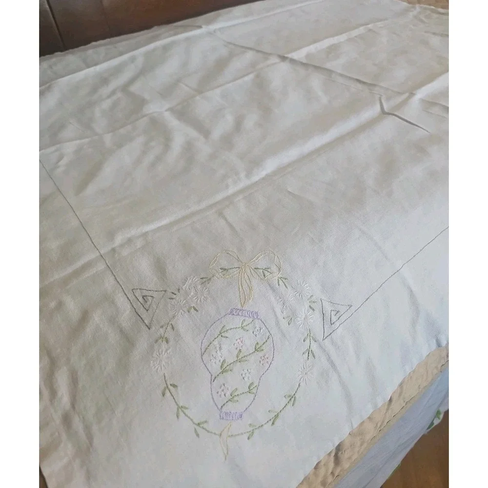 Vintage 20s-40s Embroidered Square ‎ Tablecloth 42